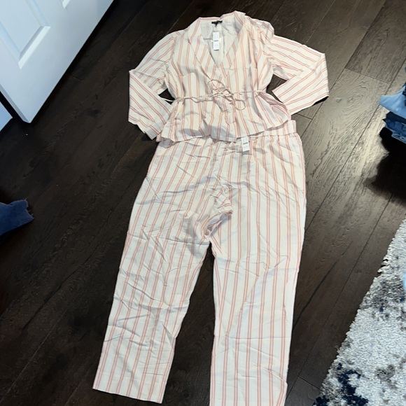 NWT! J. Crew Large Wrap Top and Matching Pants in Size 16 - Picture 4 of 10